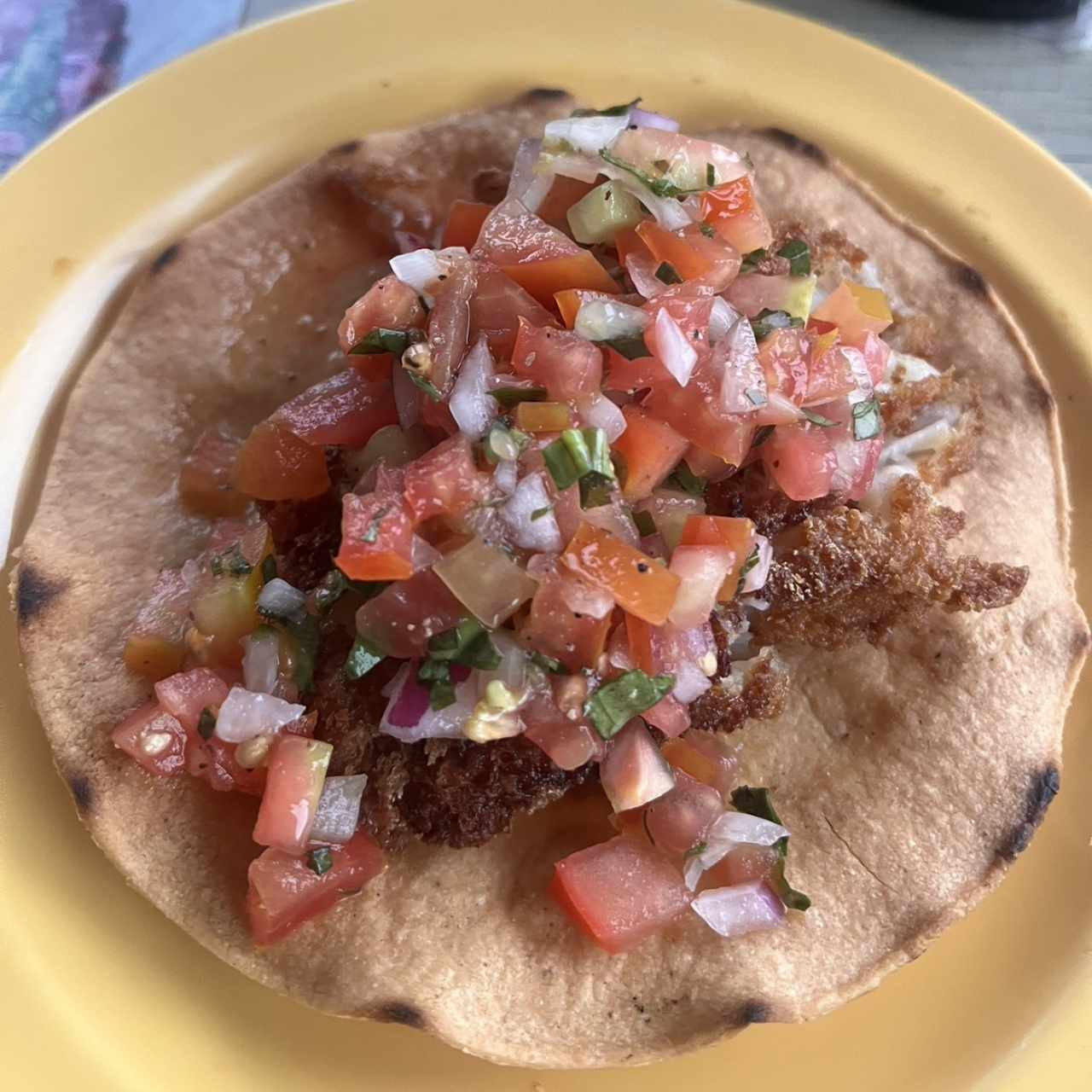 Taco de pescado con pico de gallo 1.99