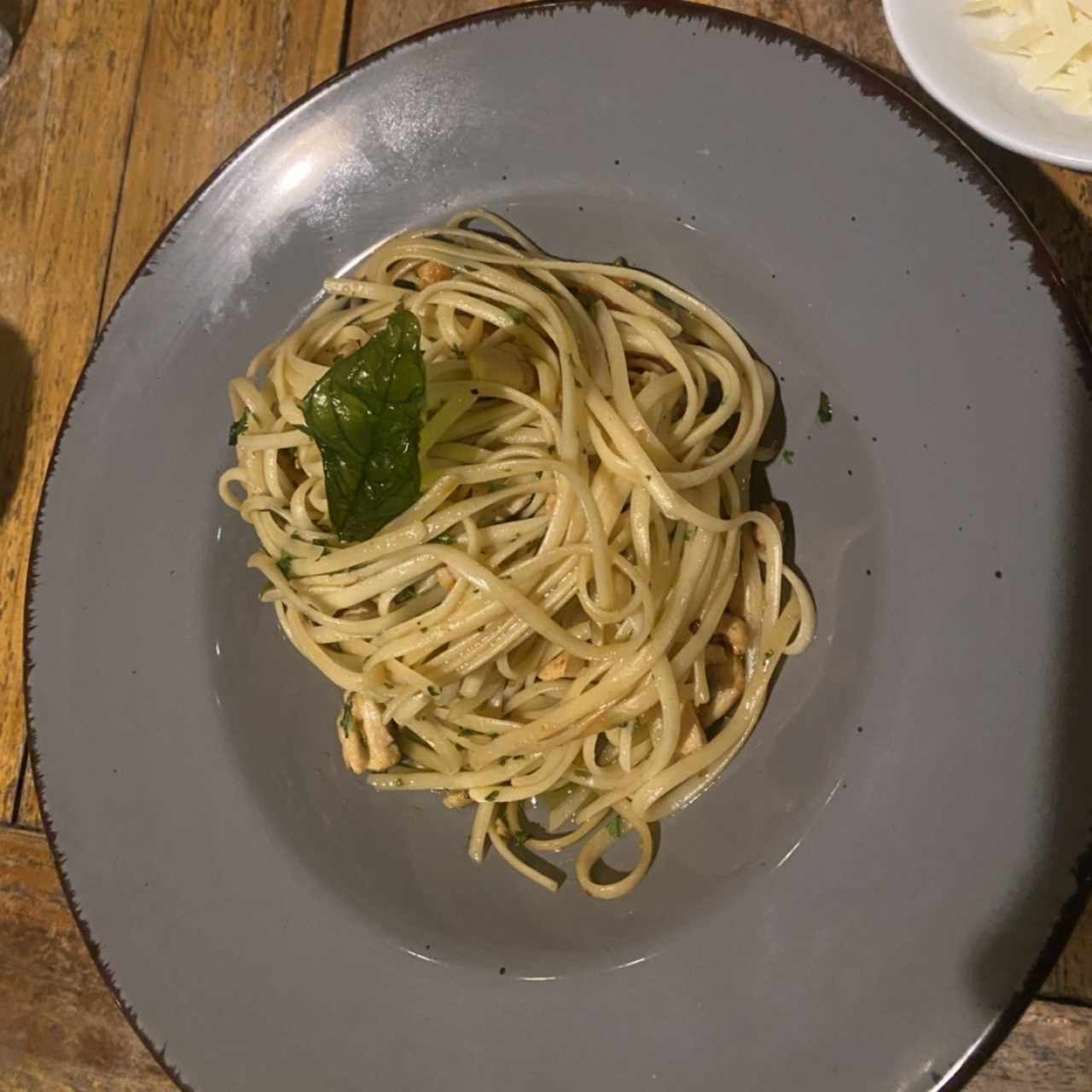 Linguini aolio con pollo 