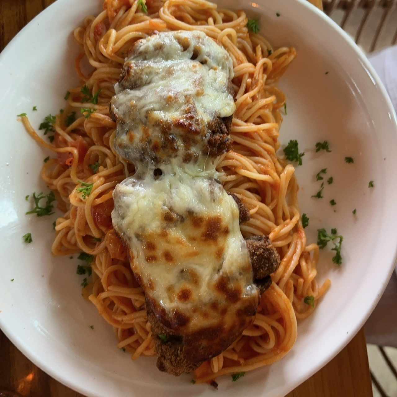 Menu del día fetuccine con filete a la parmesana