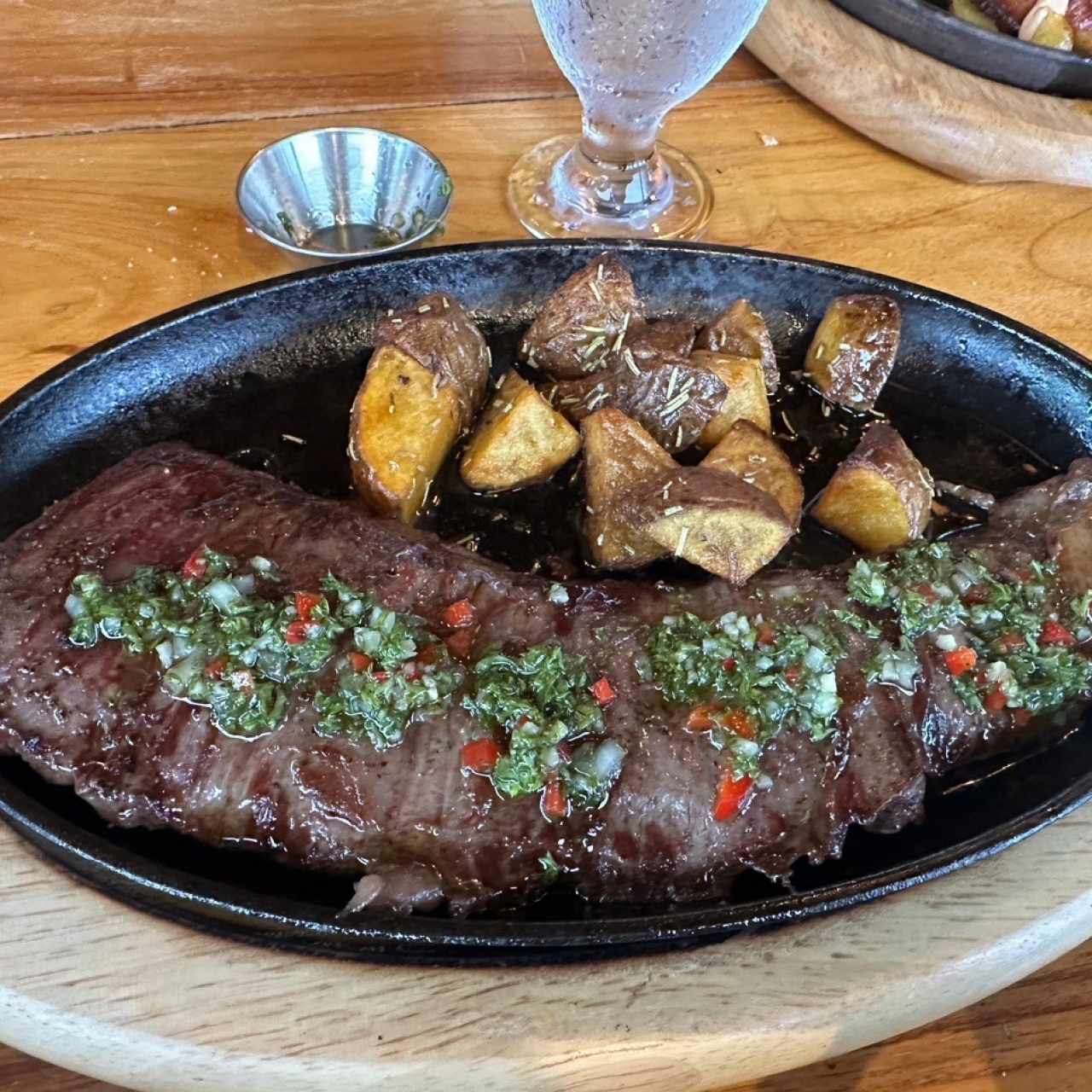 Entraña al Chimichurri con Papines al Romero