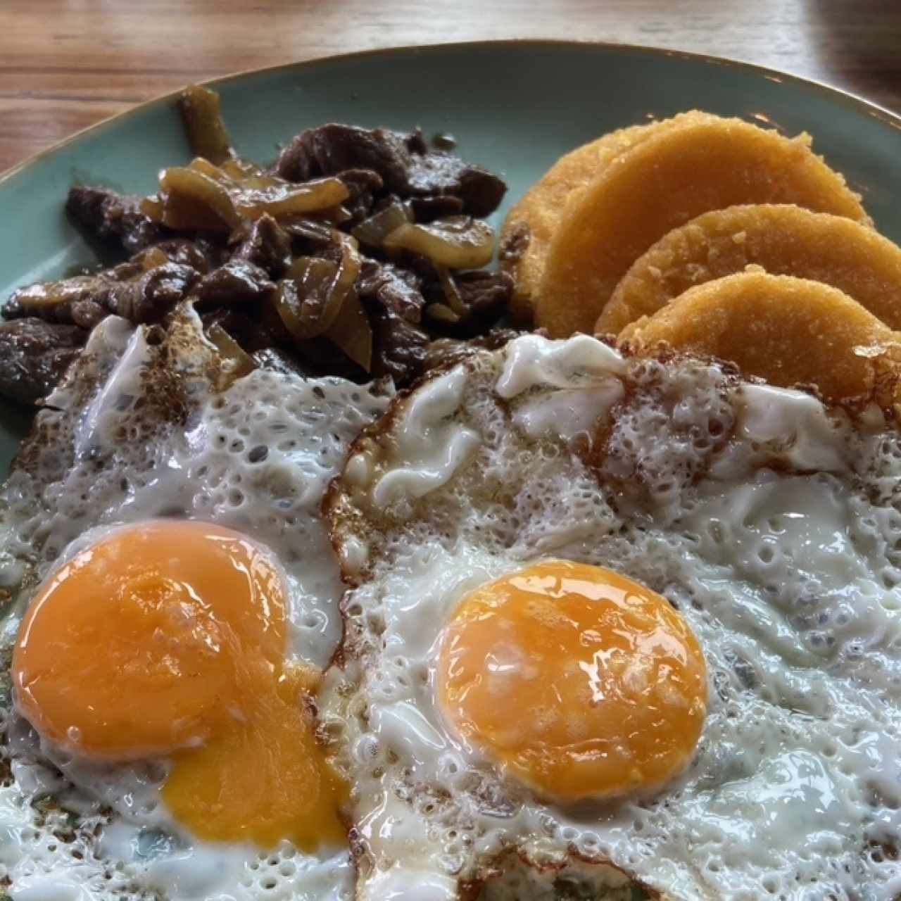 Desayunos - El Típico con bistec