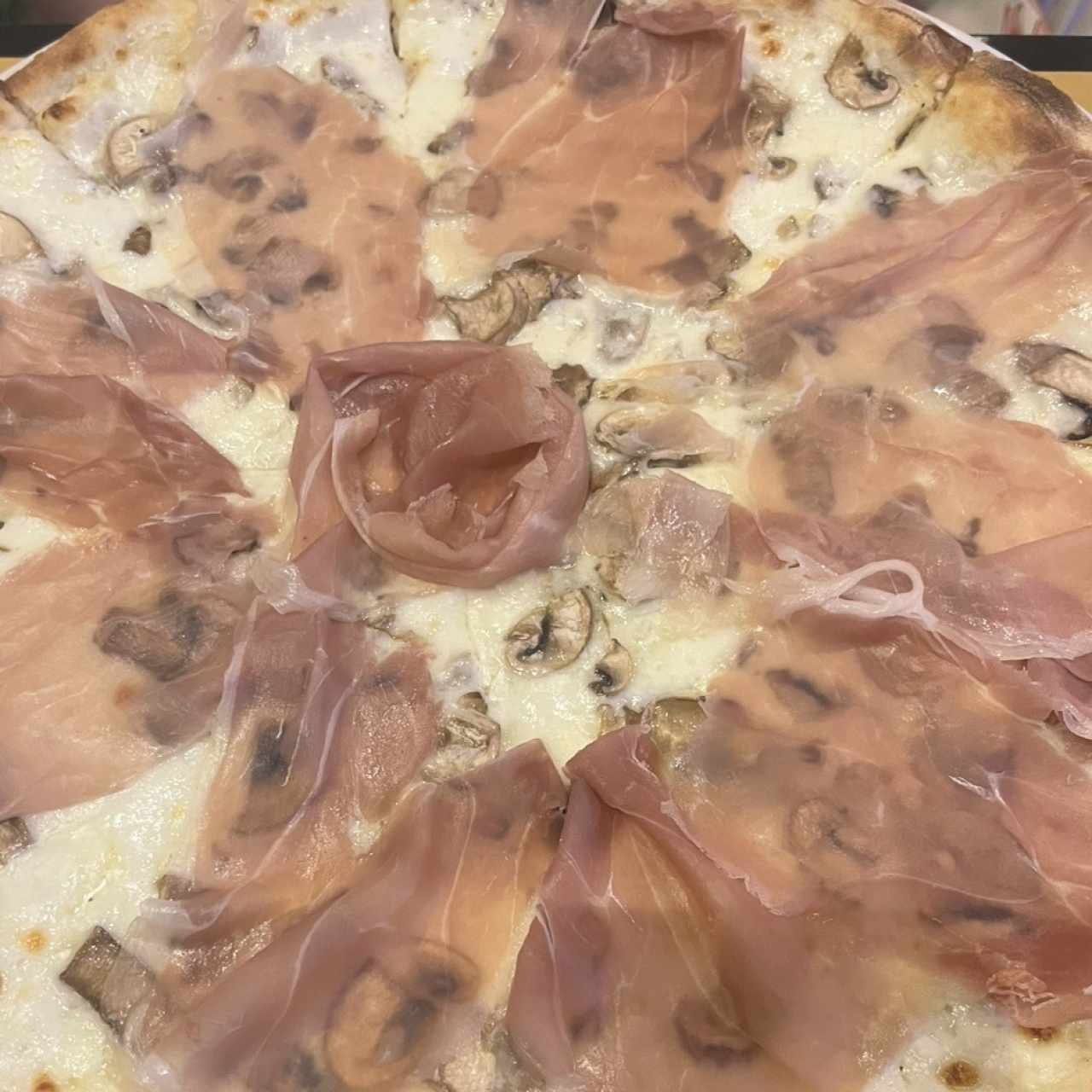 Hongos y prociutto