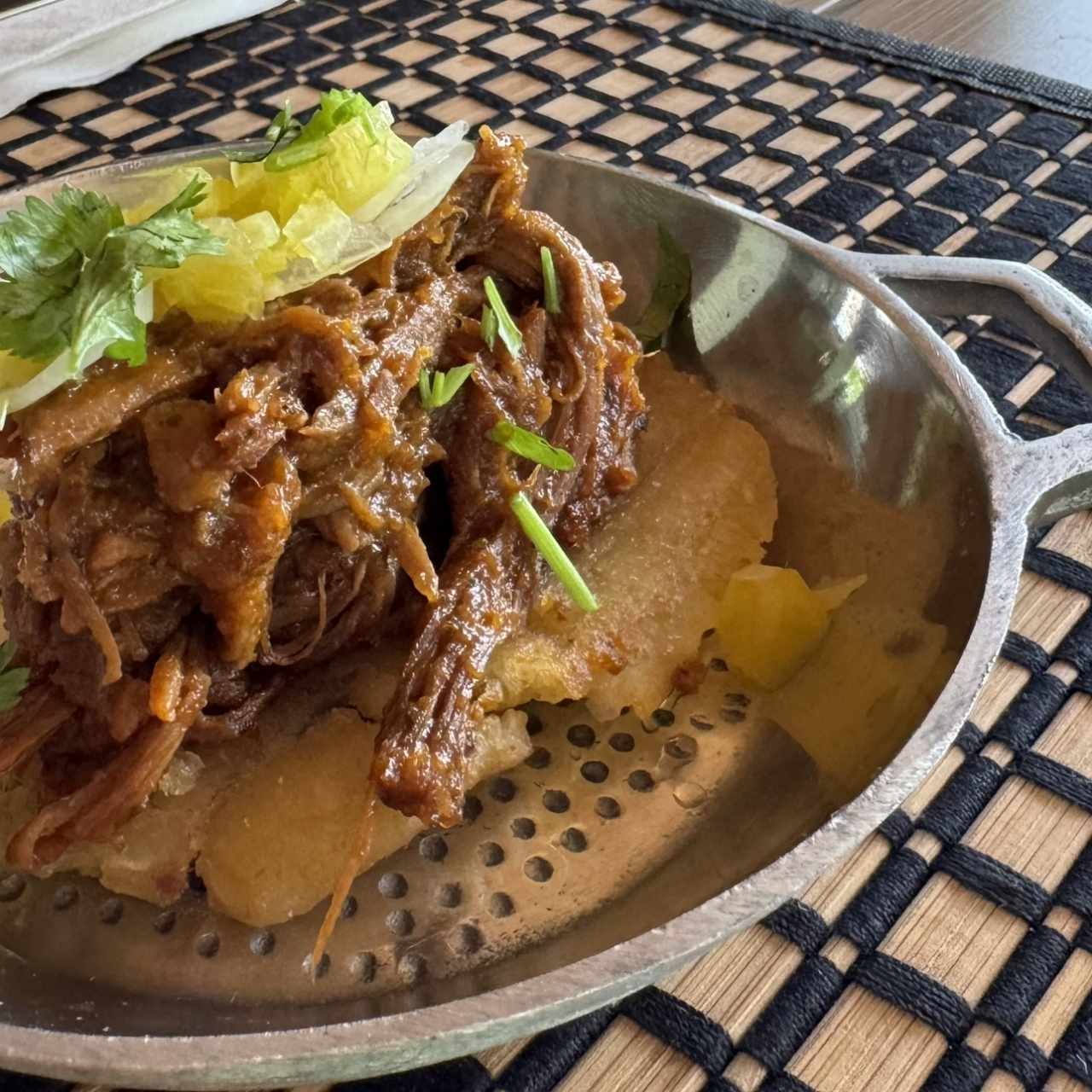 Topocho con ropa vieja de short rib