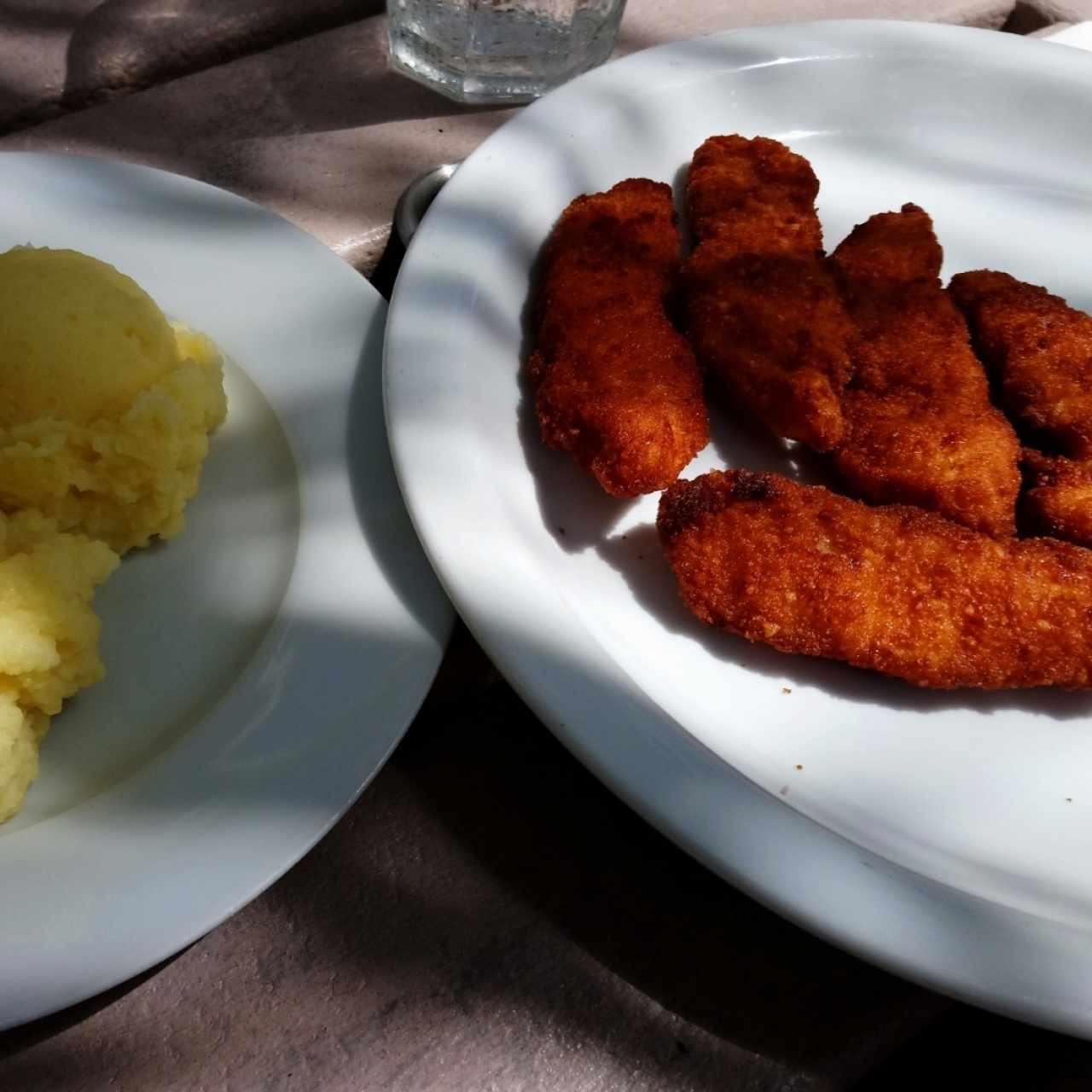 Deditos de Pollo con Pure de papas