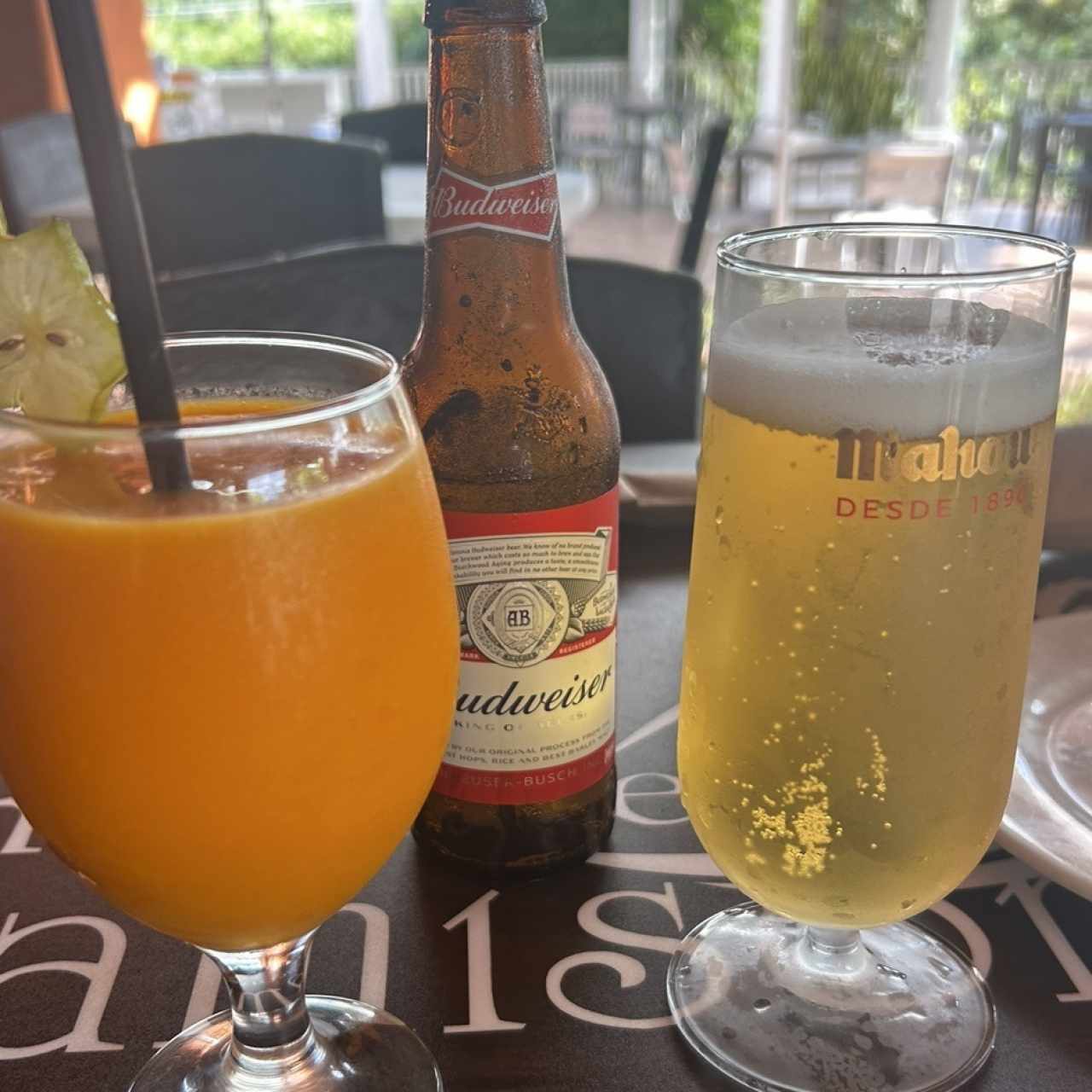 Jugo natural de mango y cerveza