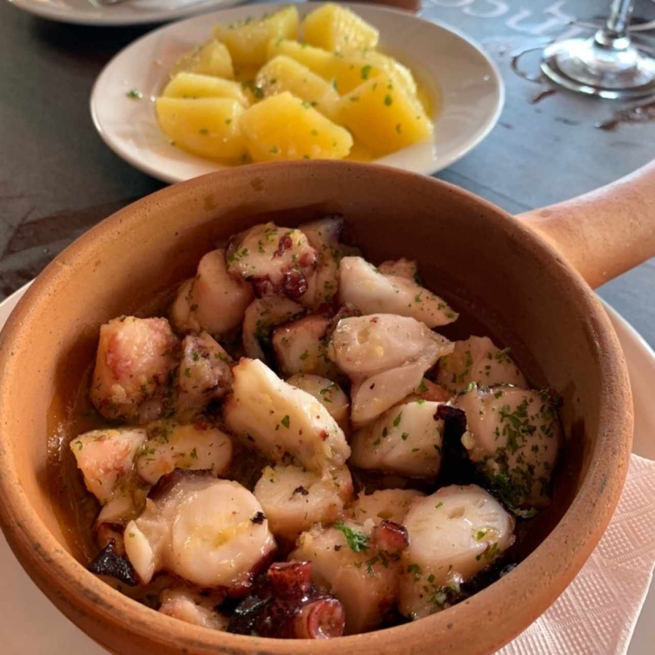 Pulpo al ajillo