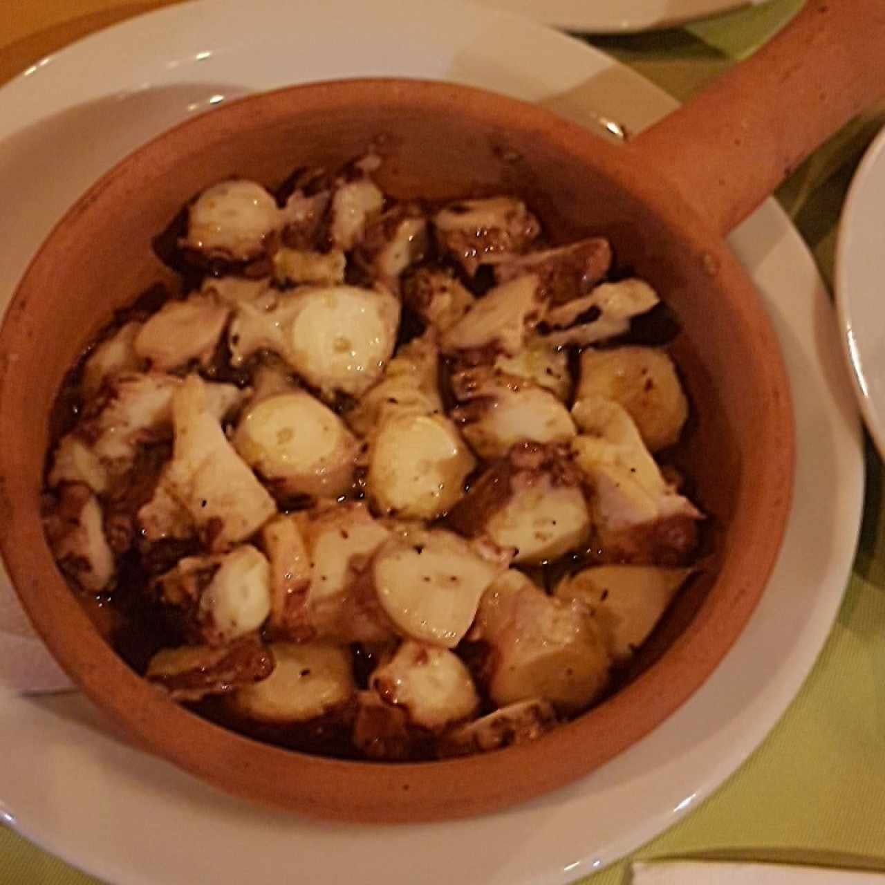 pulpo al ajillo