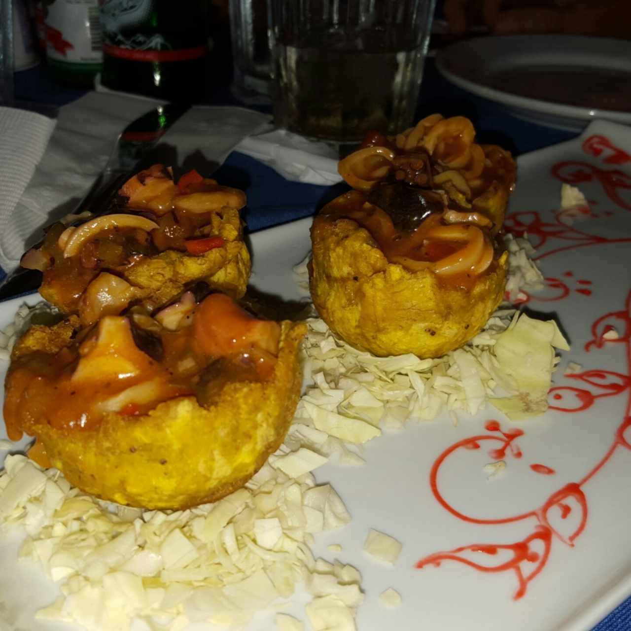 Patacones rellenos de mariscos