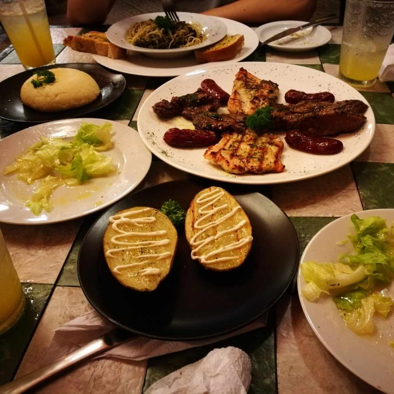 Picada para dos personas y acompañamiento