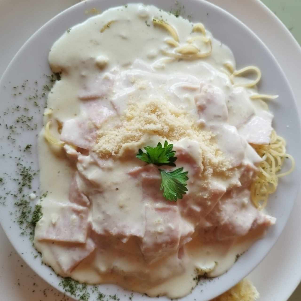 Spaghetti Alfredo con Jamón 