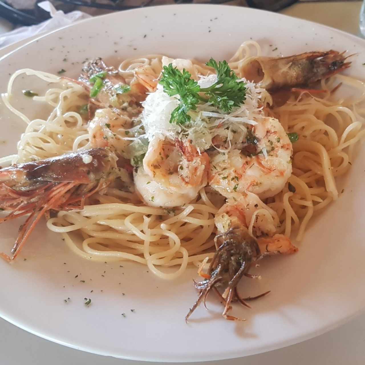 Spaghetti con langostinos al ajillo