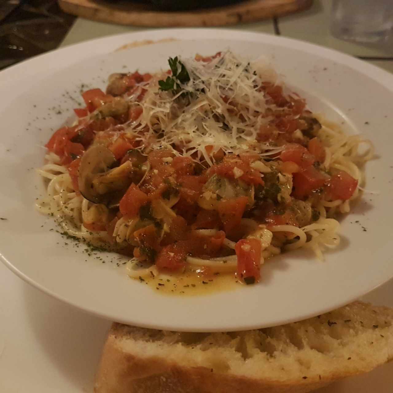 Pasta Pomodoro con almejas