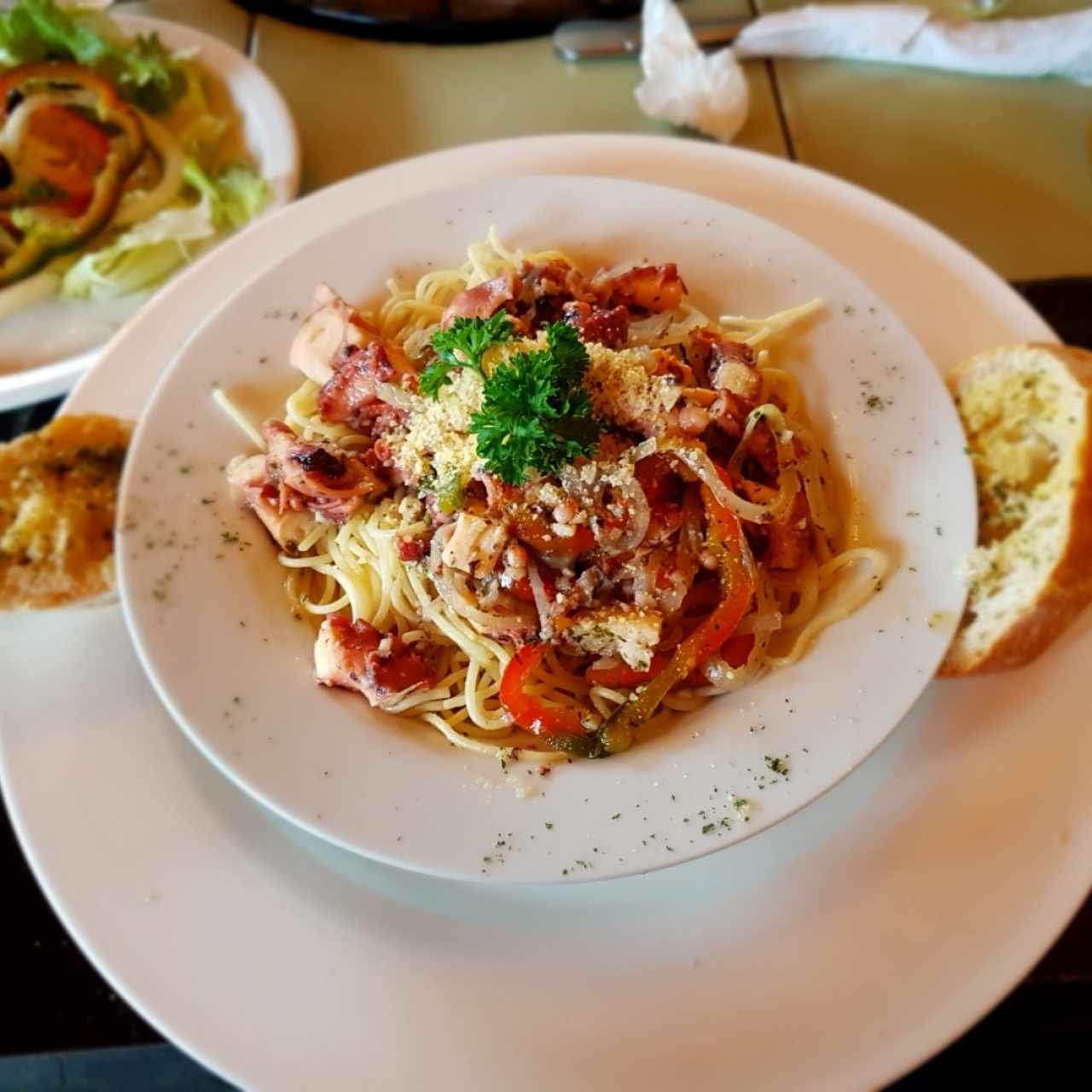 spaguetti con pulpo al ajillo