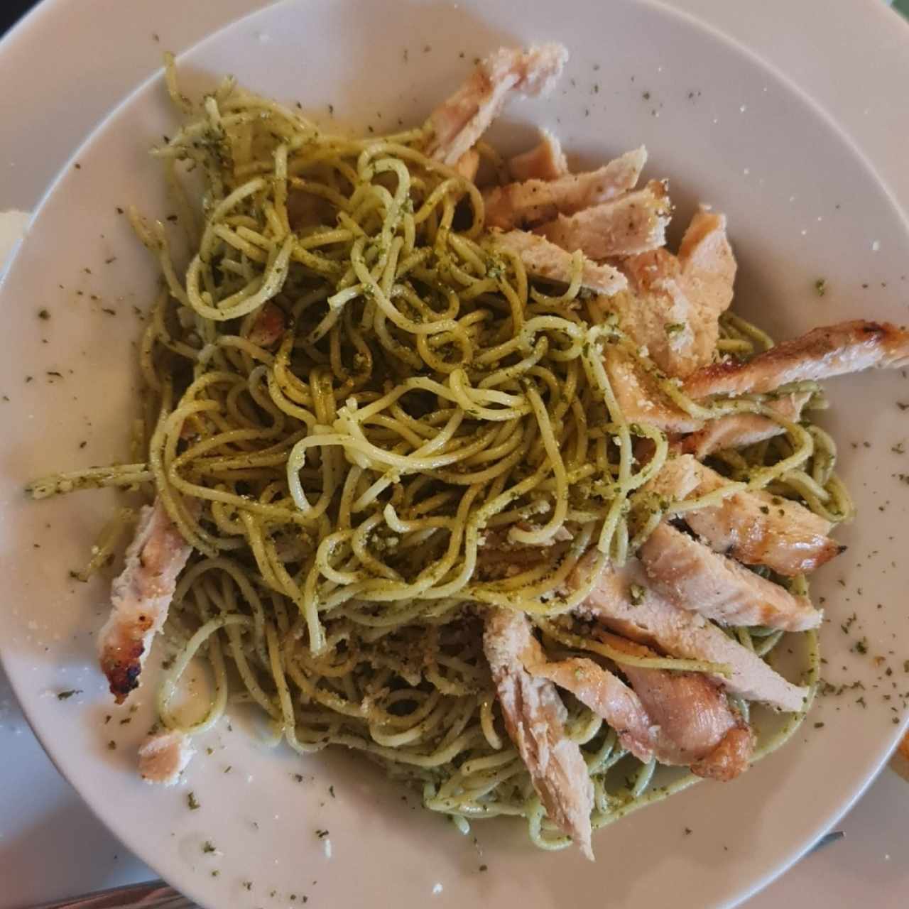 pasta de pollo al pesto