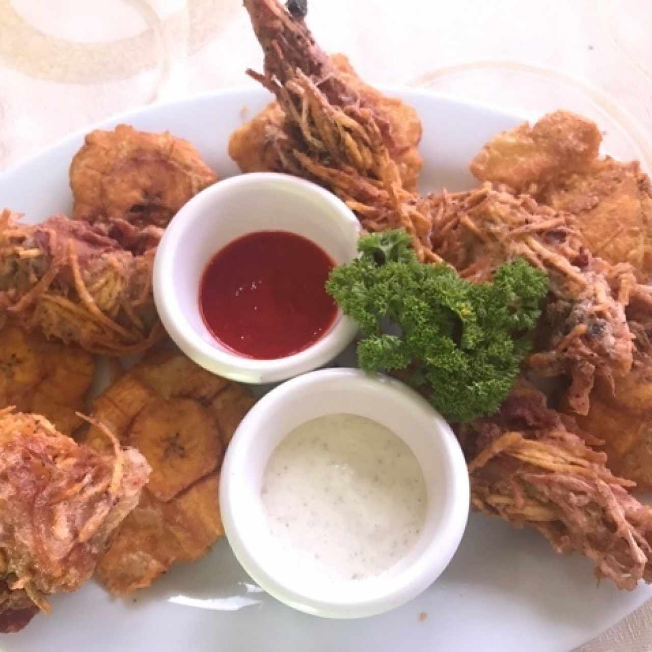 langostinos crocantes con tocino y plátano