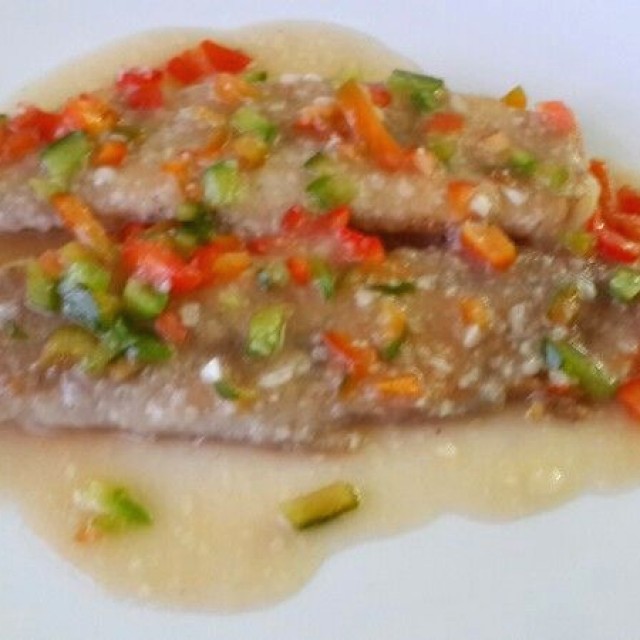 Filete de corvina al ajillo.