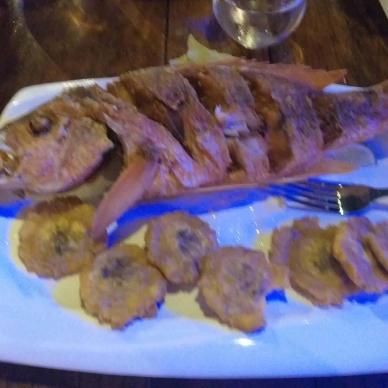 PLATOS FUERTES - PARGO/CORVINA FRITA