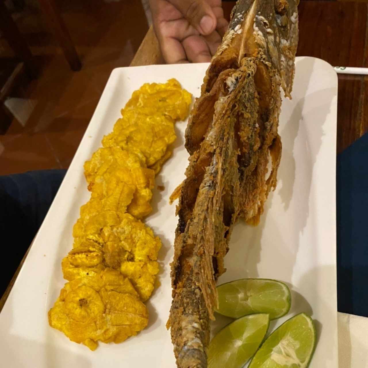 PLATOS FUERTES - PARGO/CORVINA FRITA