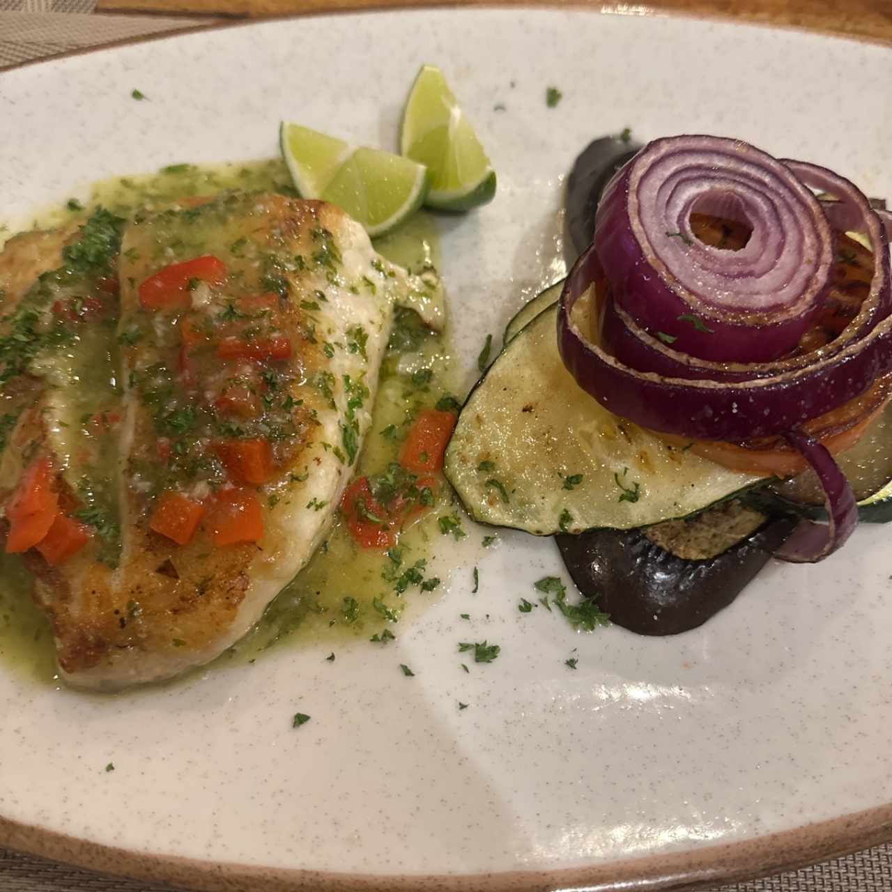 PLATOS FUERTES - FILETE DE CORVINA