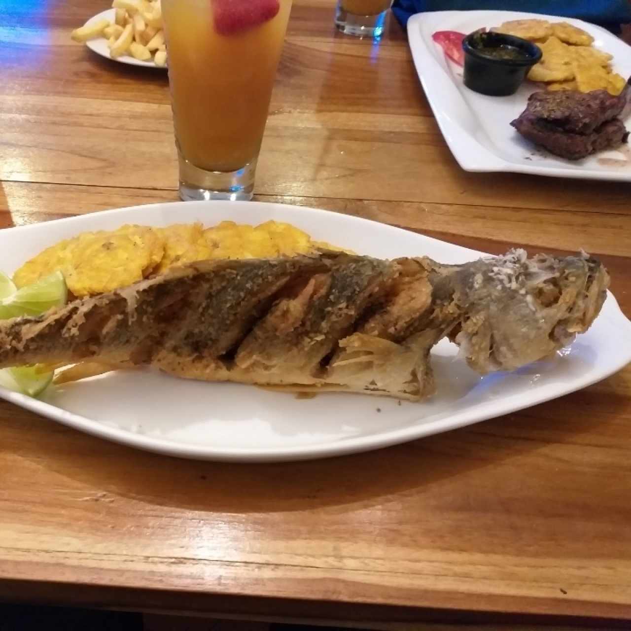 Corvina Frita y Filete de Res