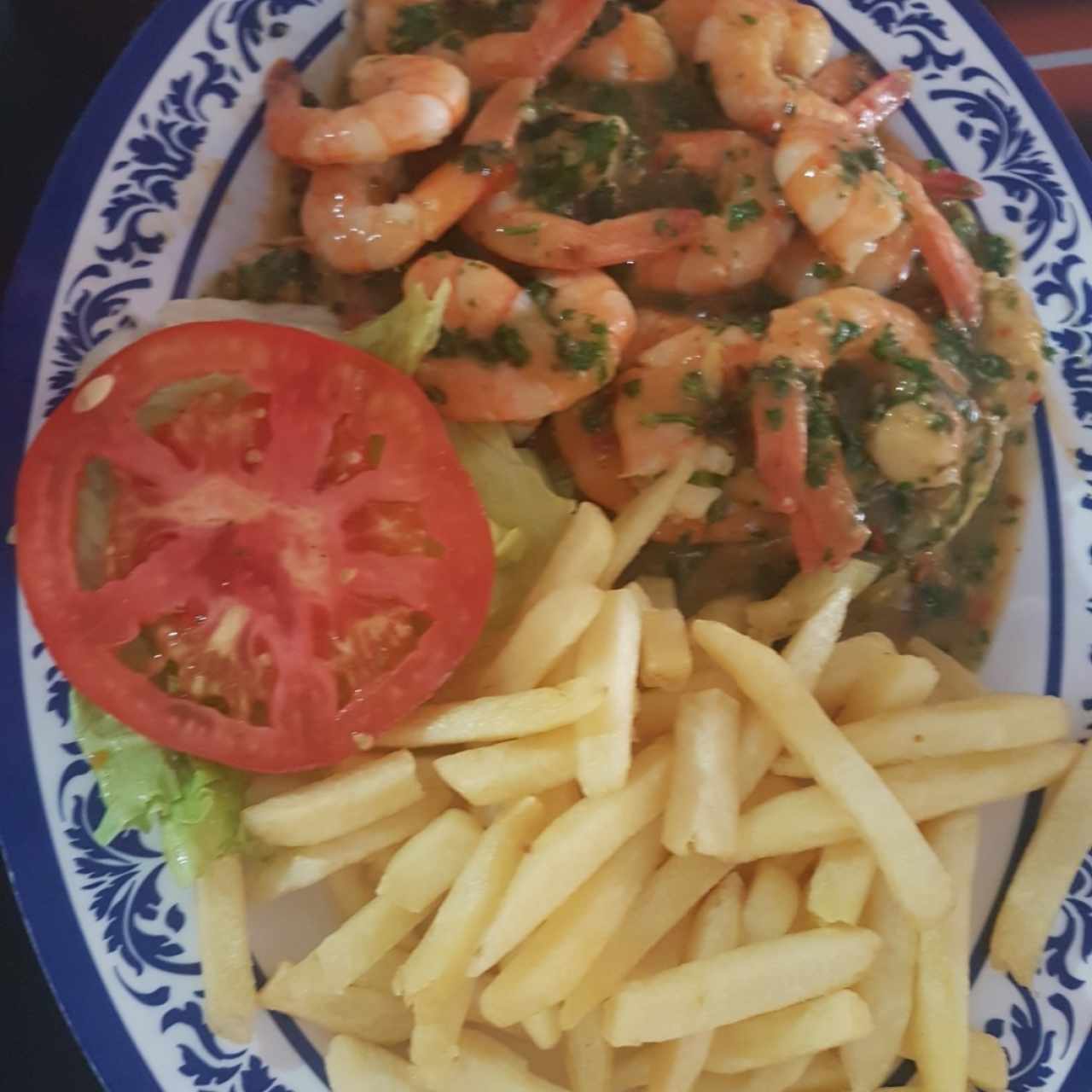 filet de pescado con camarones en salsa verde