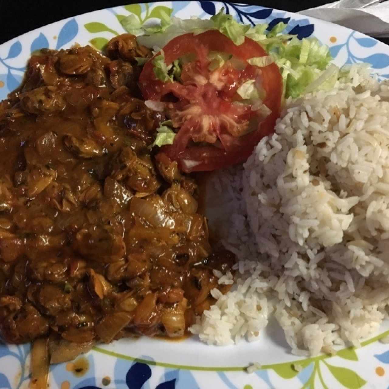 filete de pescado en salsa de almeja