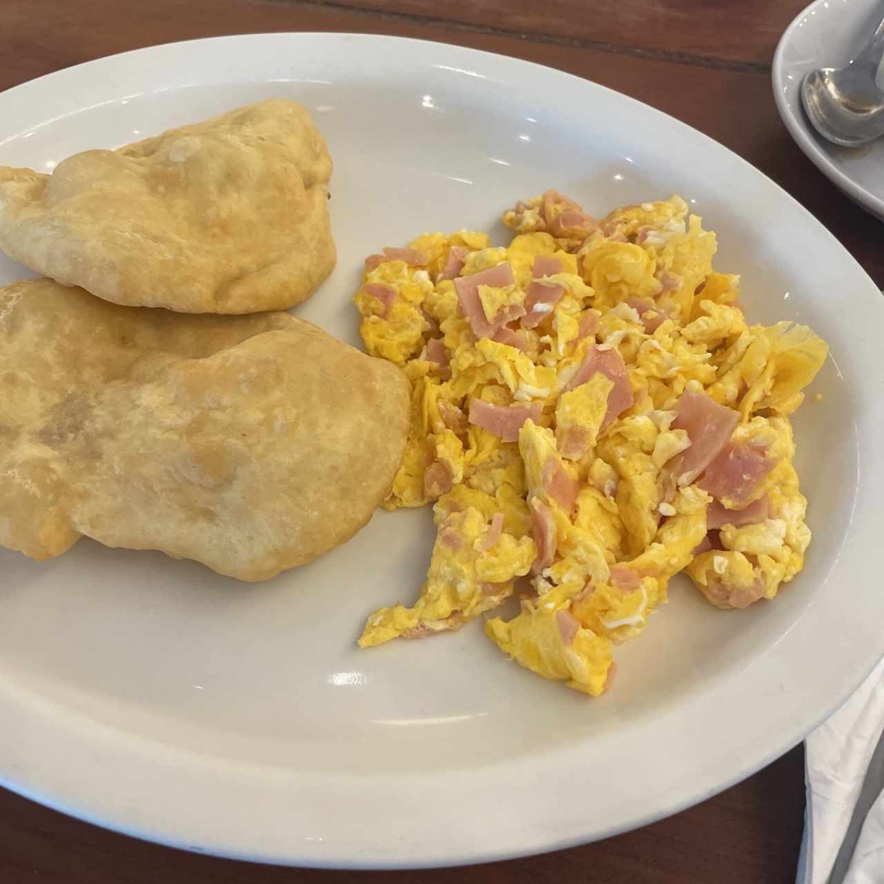 Huevos Revueltos con Hojaldres