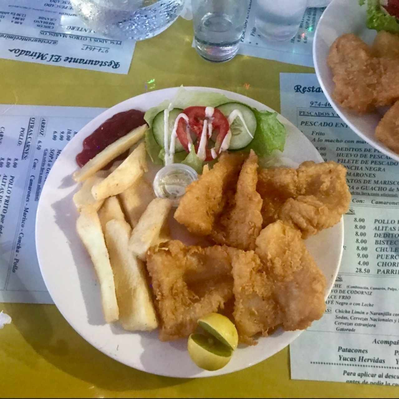 Filete Apanado con Yuca Frita