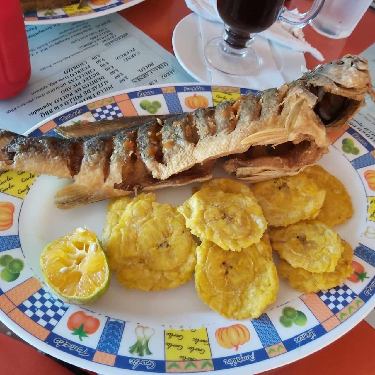 Pescado con patacones