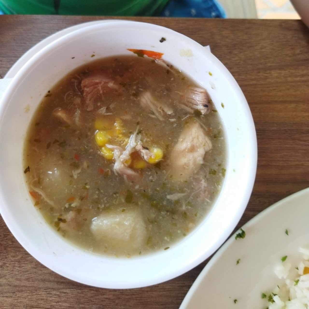 sopa de pollo/ entrada 