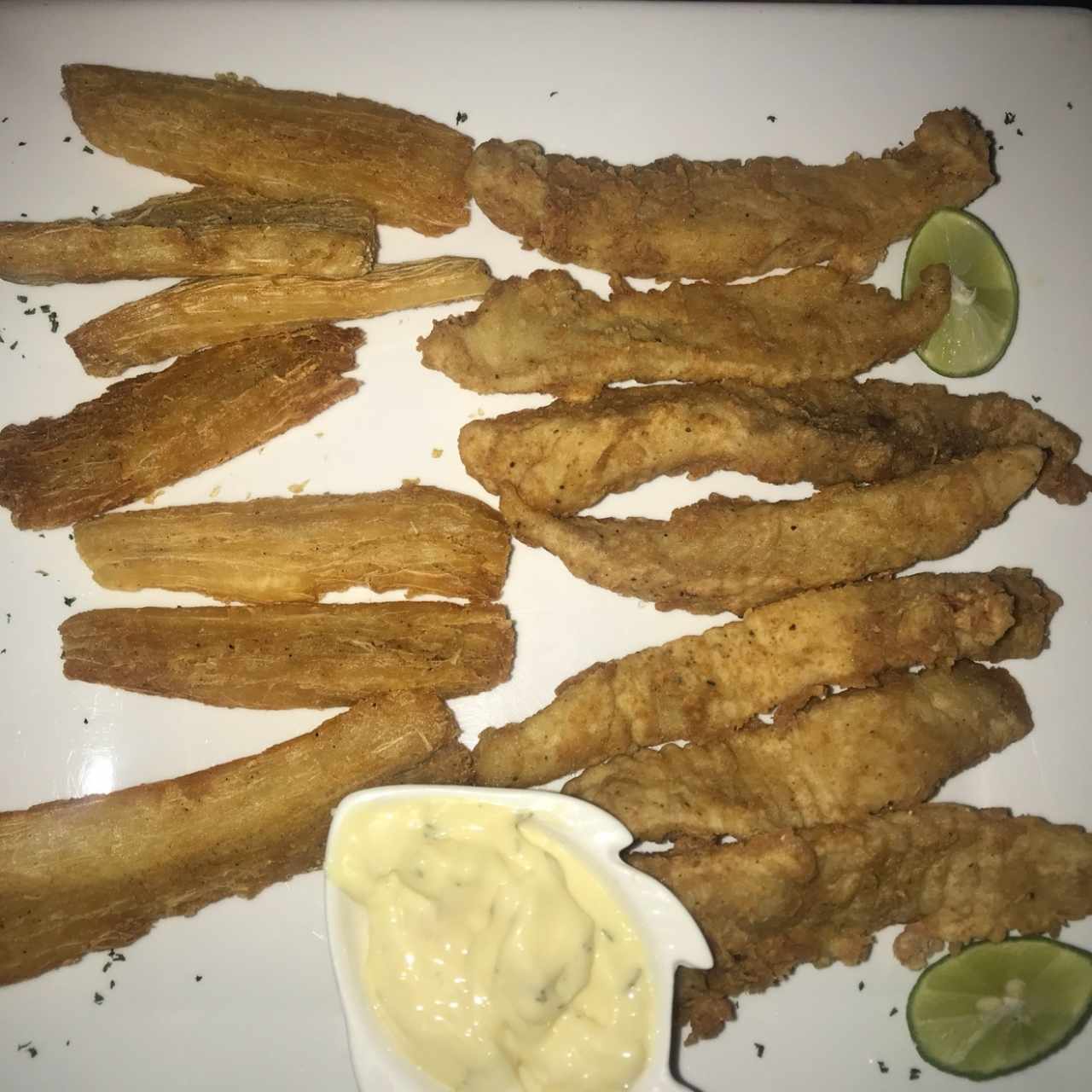 Deditos de Pescado con Yuca Frita