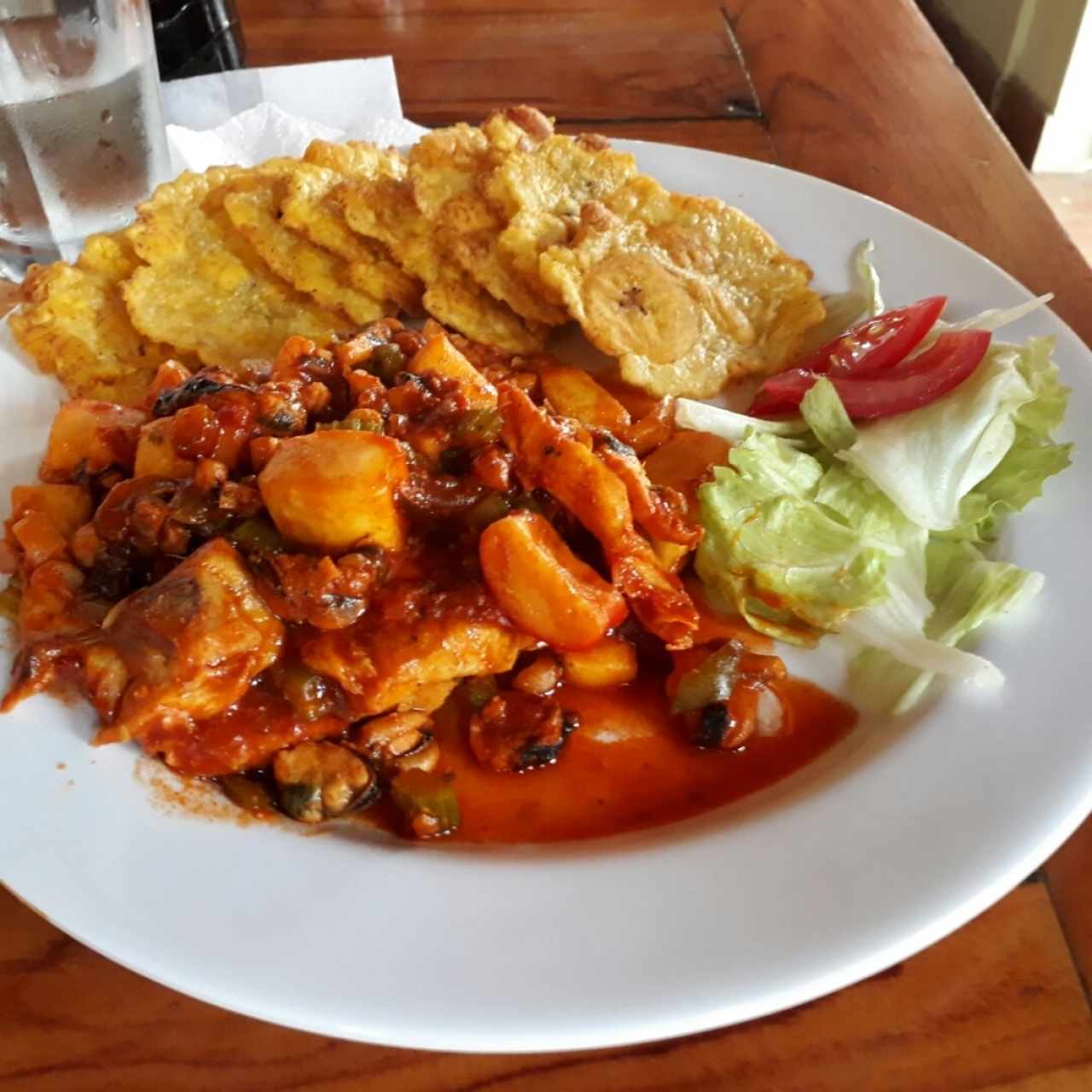 filete de pescado a los macho con patacones 