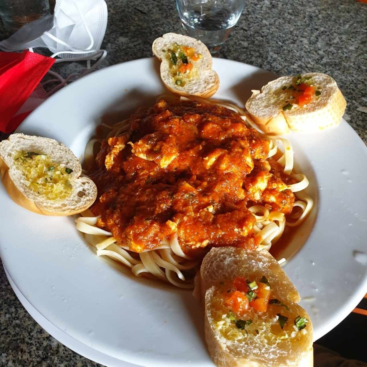 Fettuccine con pollo.