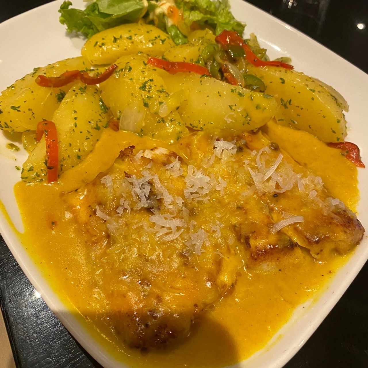 Filete de Pescado en Salsa de Coco y Curry 