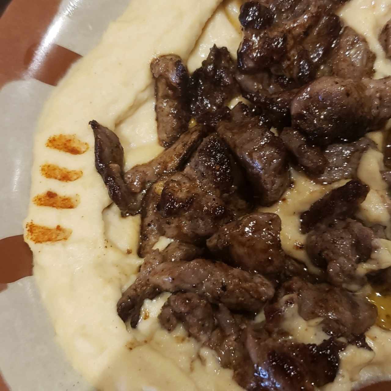 hummus con carne