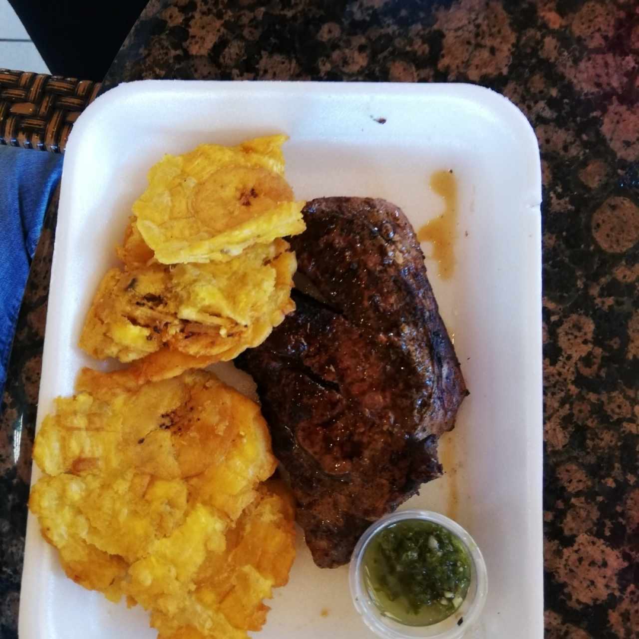 New York steak con patacones