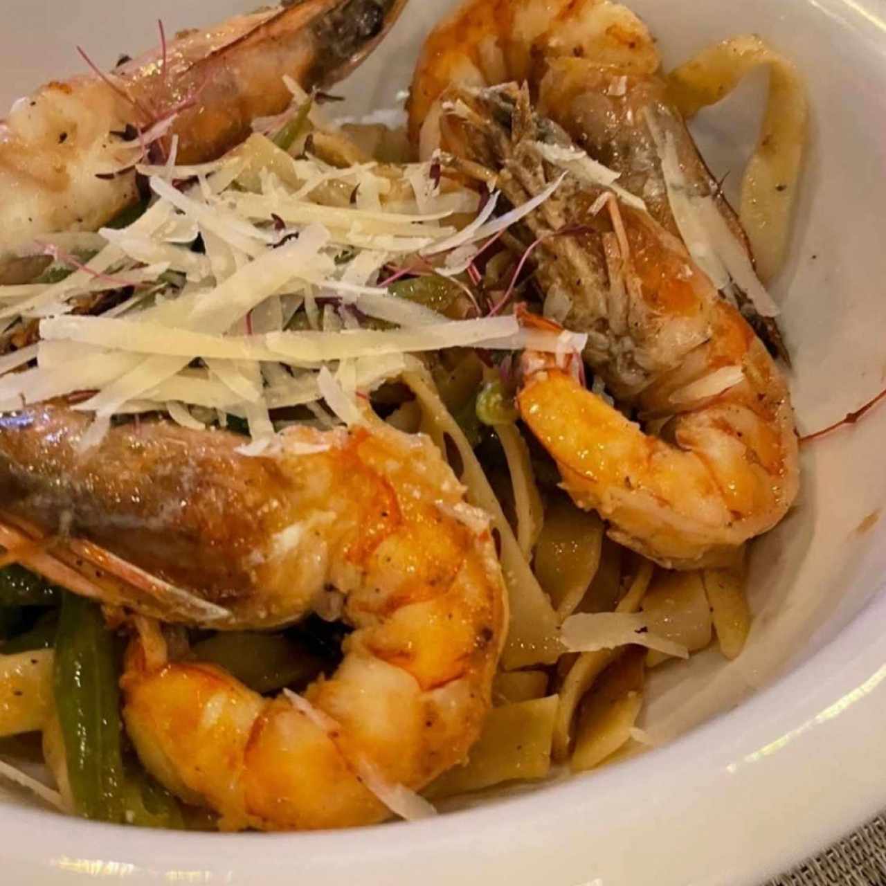 Pasta al oleo con langostino 