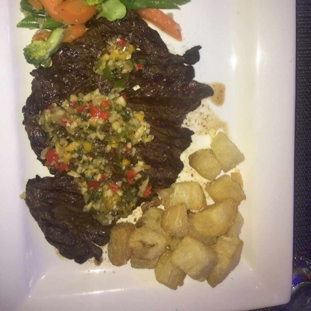 churrasco con yuca frita