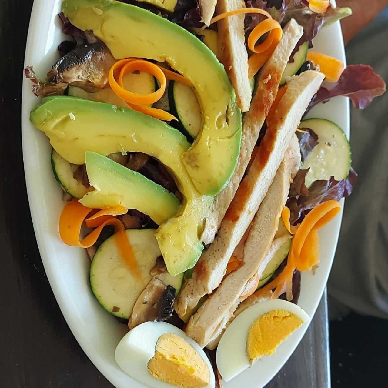 Ensalada de aguacate con pollo