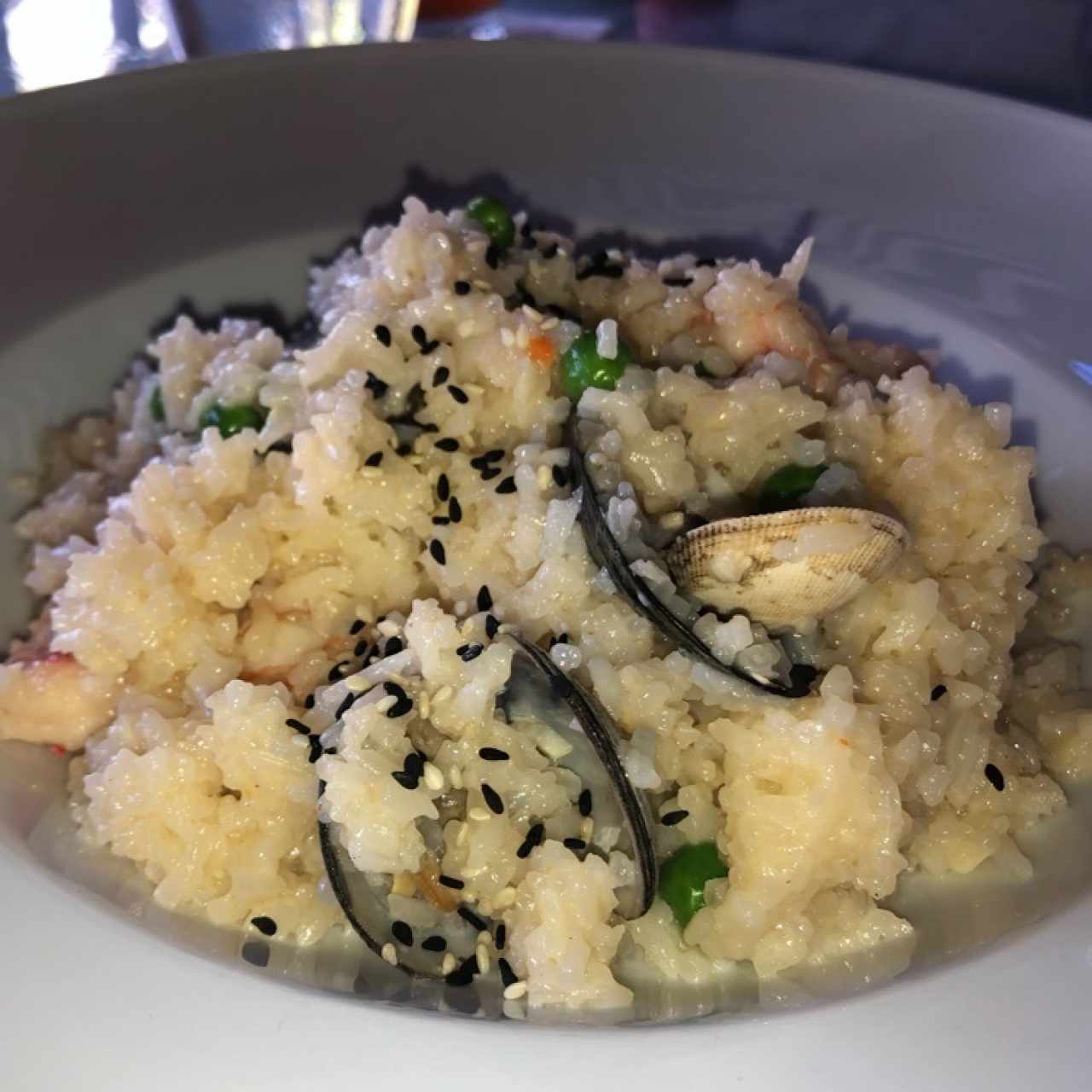 mariscos en paella de coco