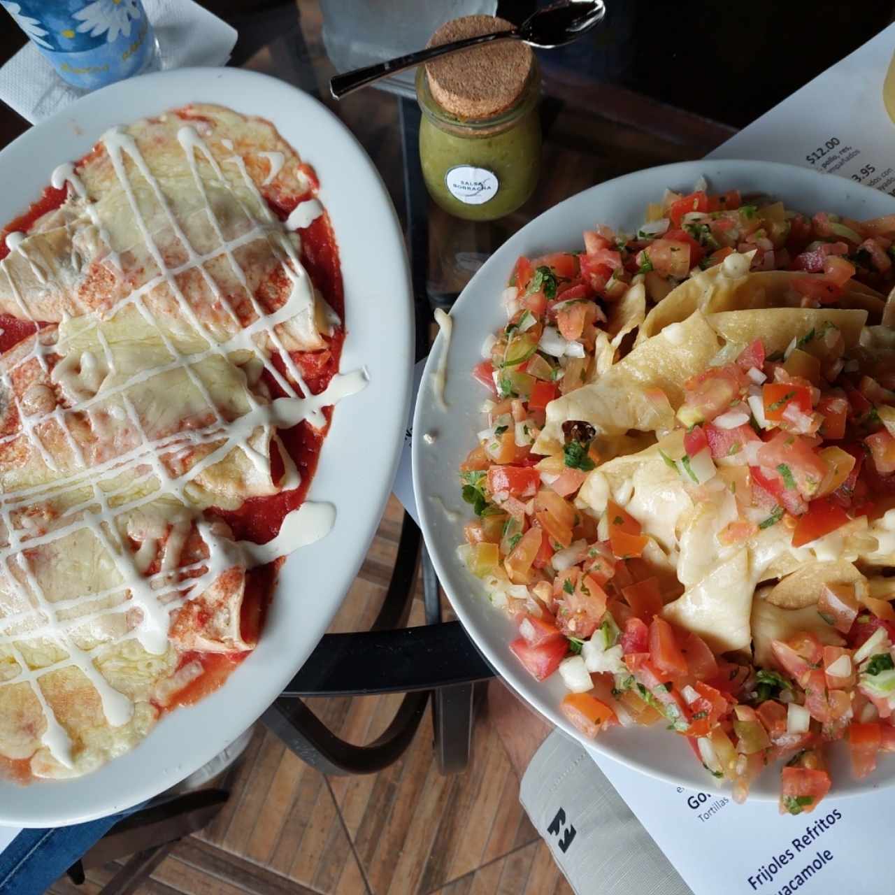 Entomatadas y Nachos mixtos 