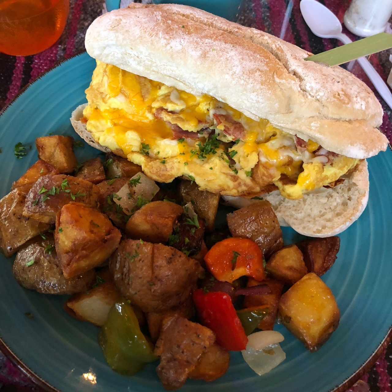 Sandwich de huevo con chorizo