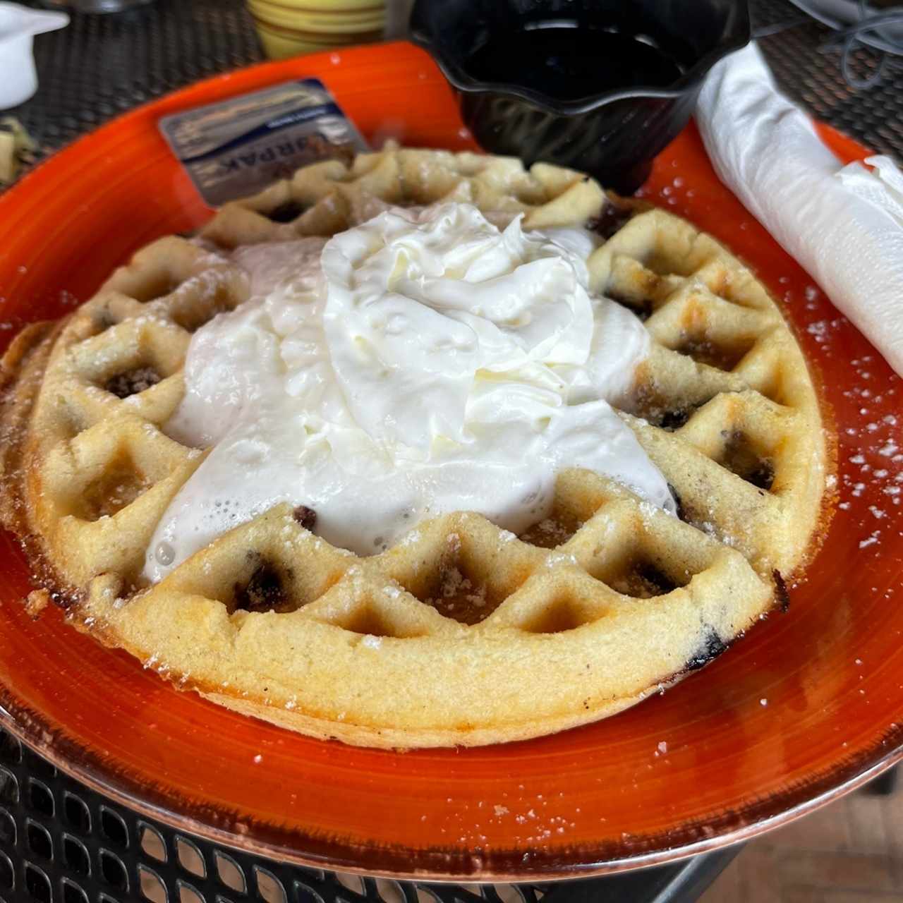 wafle con frutas