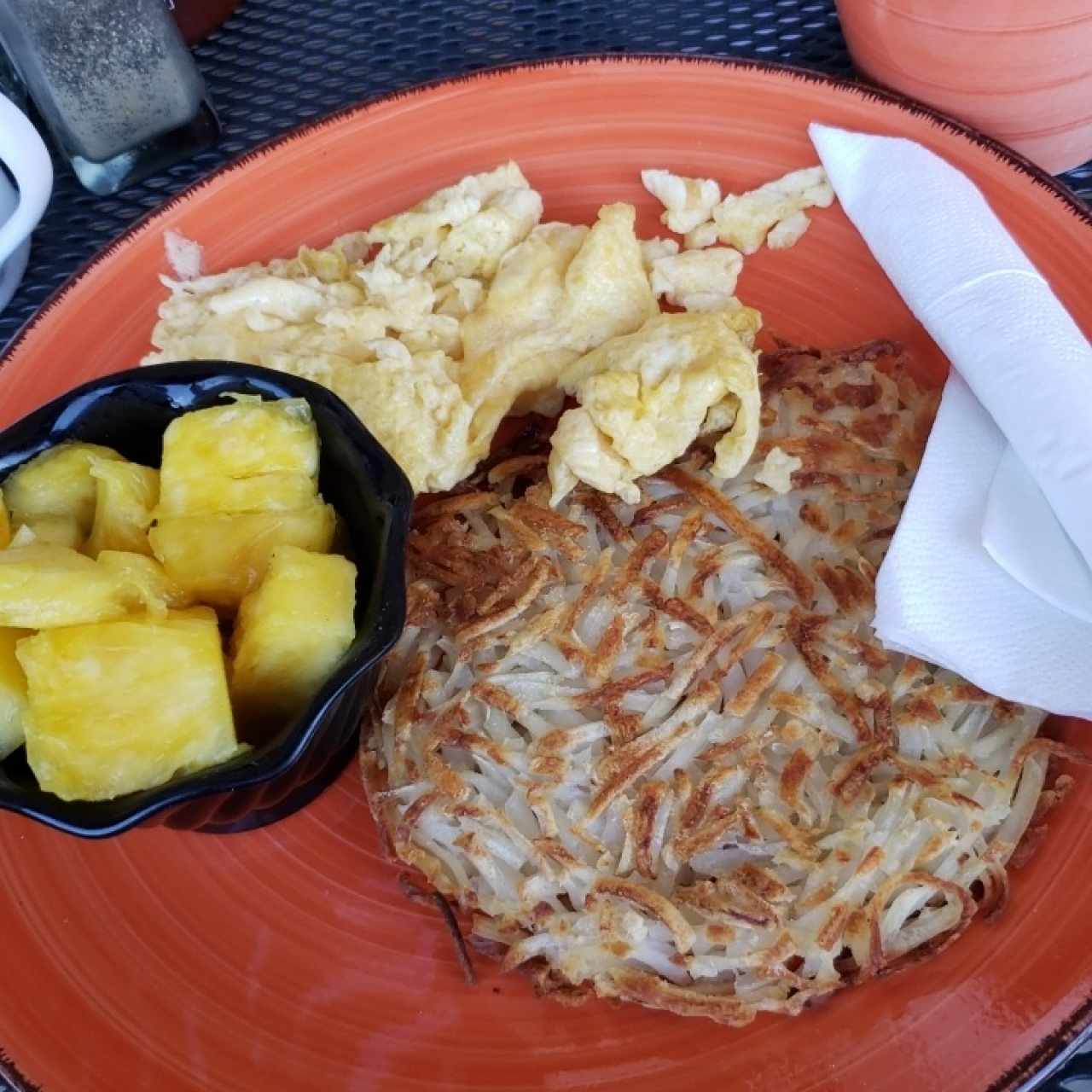 patatas con huevos revueltos