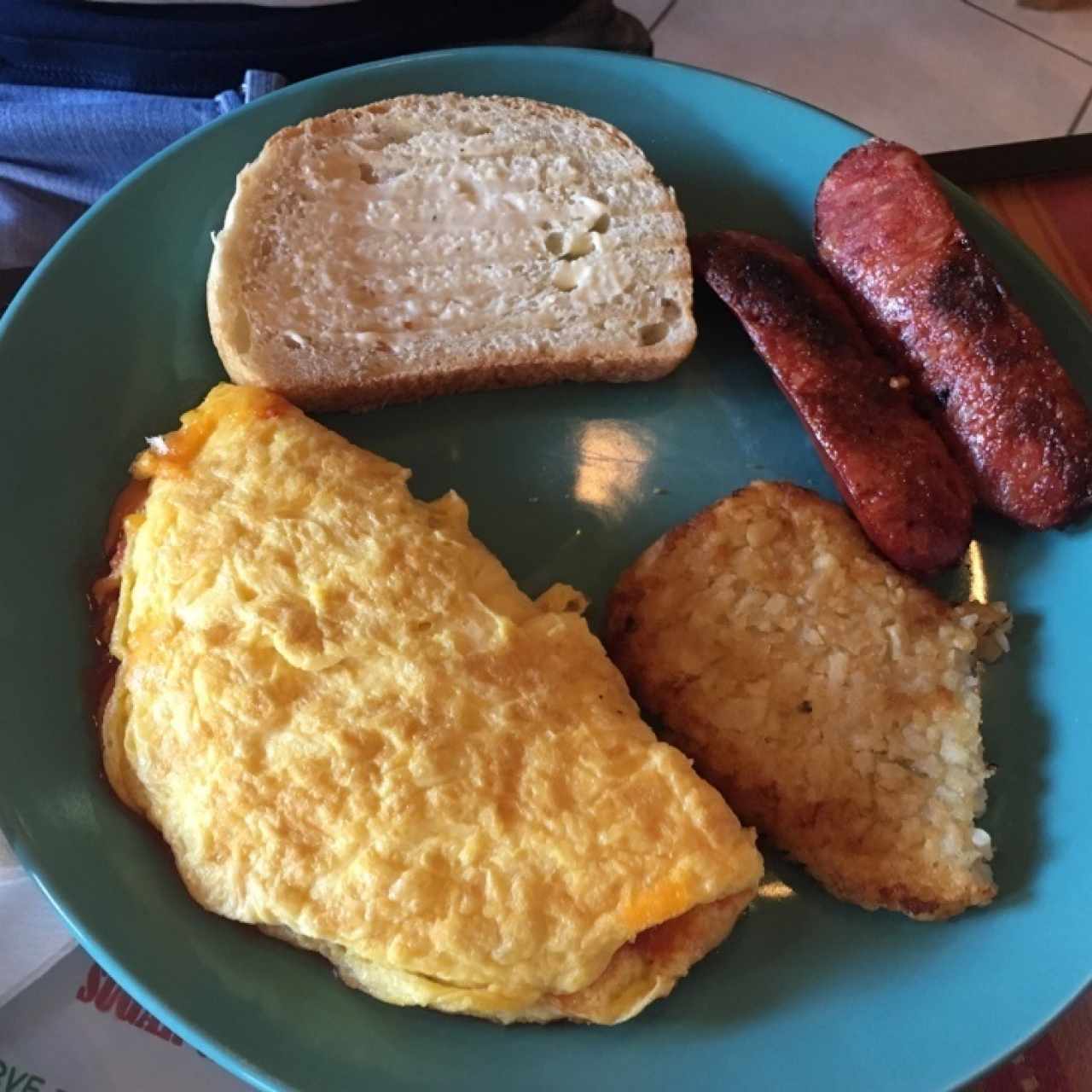 Huevos Rancheros con Chorizo Mexicano y Papas Rayadas