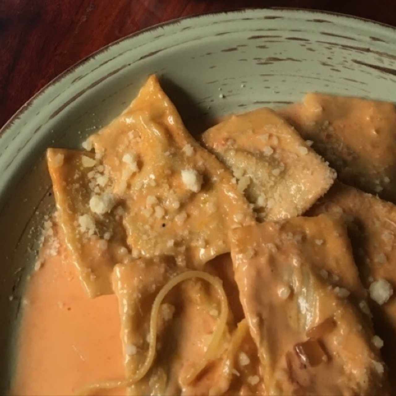 Raviolli en Salsa Rosada