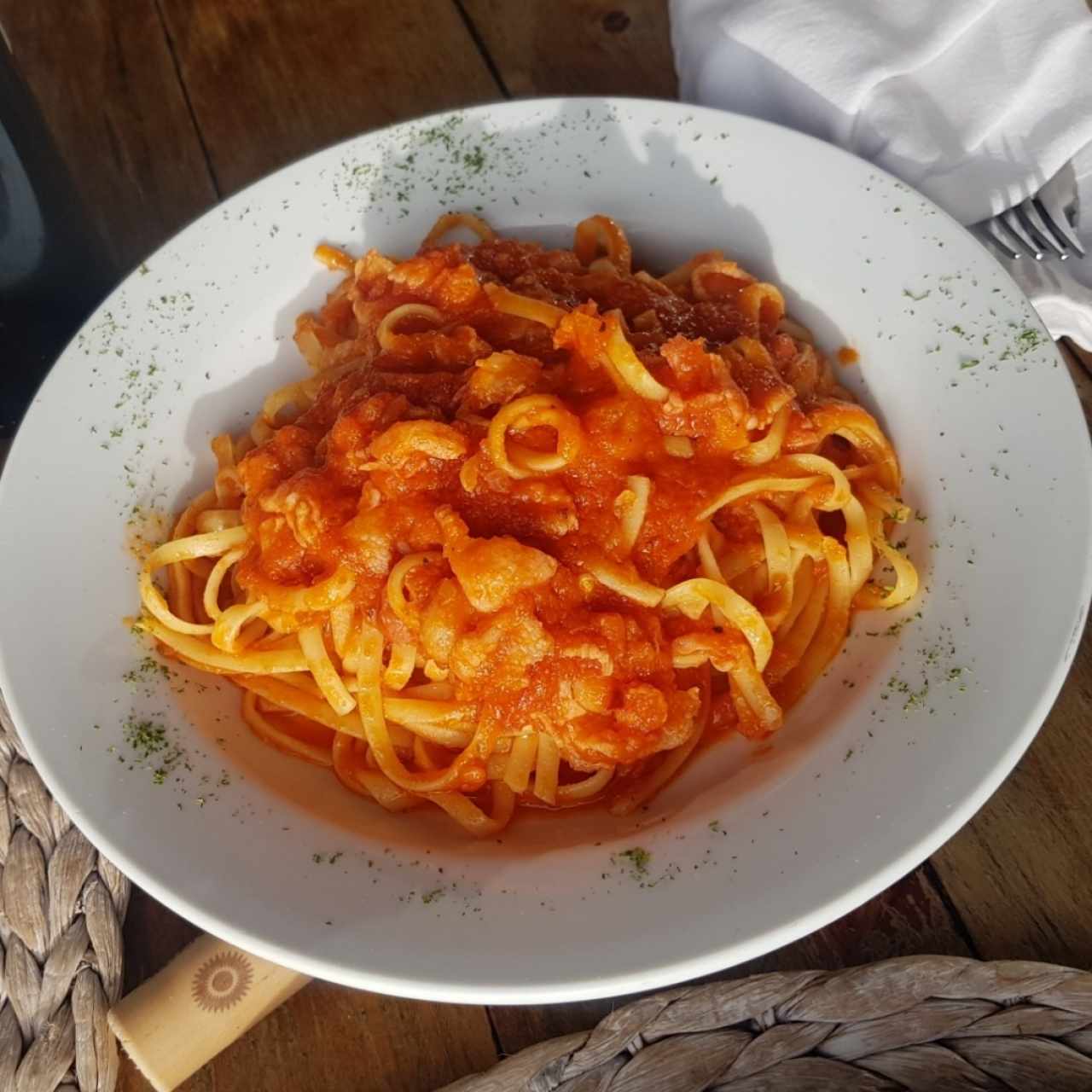 linguíni en salsa amatriciana