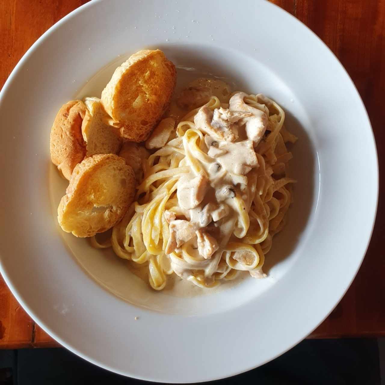 Linguine Alfredo con Pollo