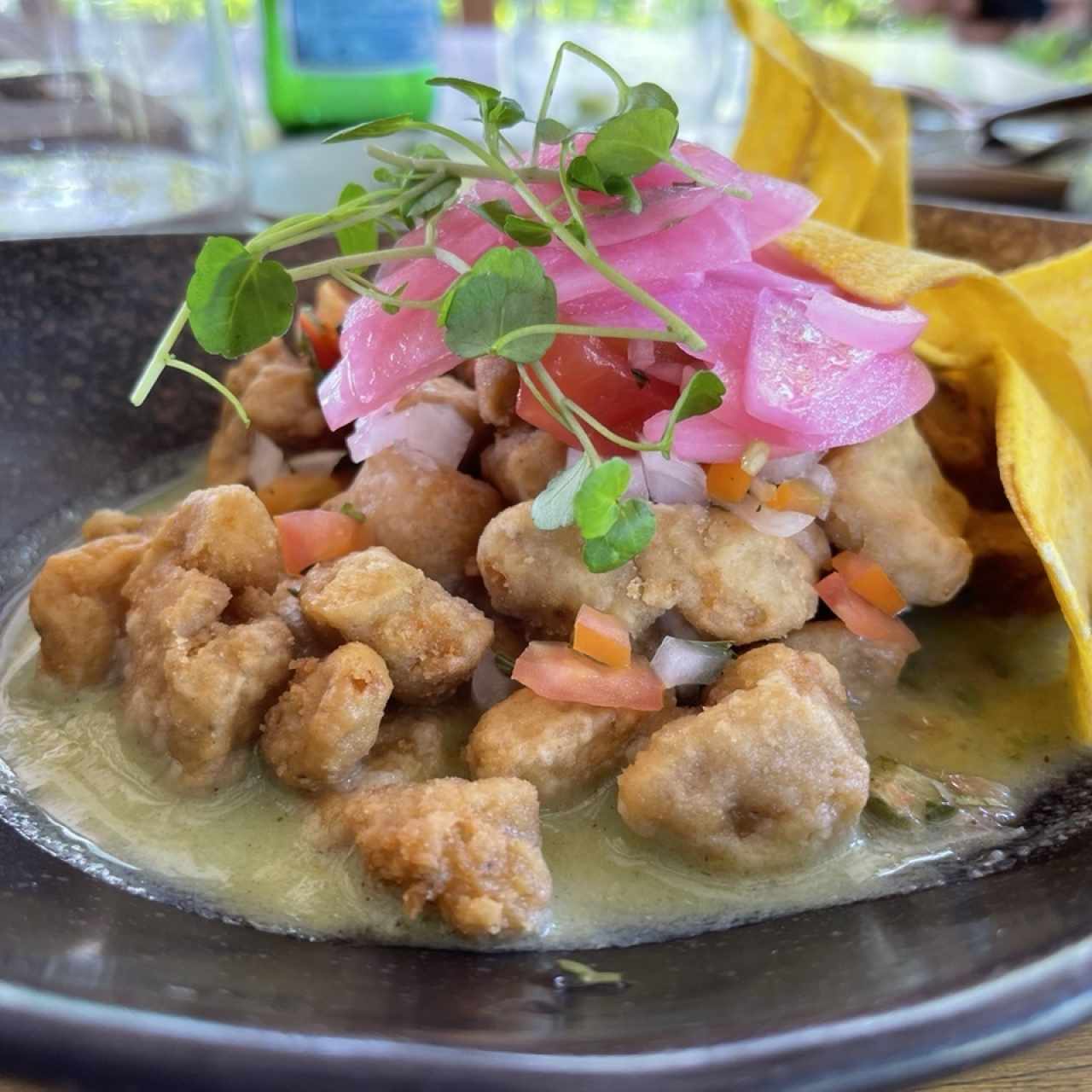 CEVICHE FRITO CON LECHE DE TIGRE