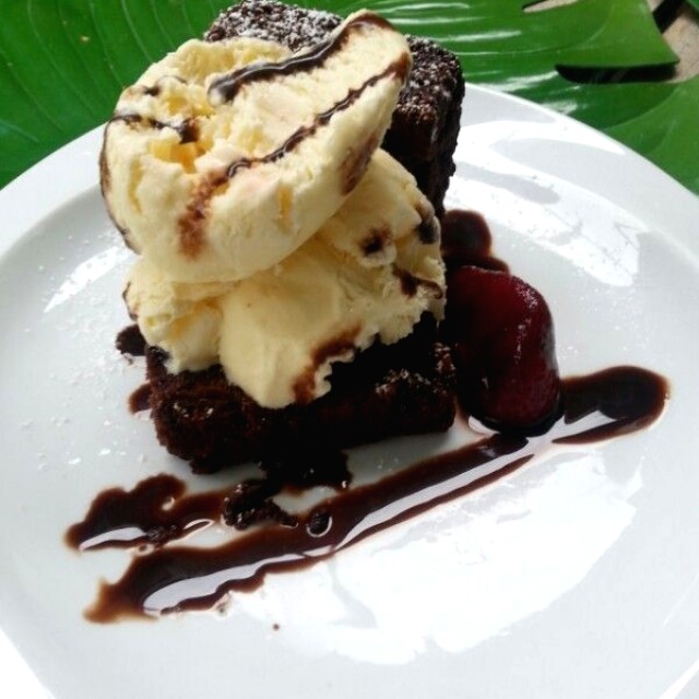 Brownie con helado